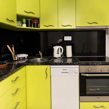 B&r Apartment Split